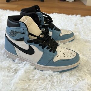Air Jordan 1 Retro High OG University Blue